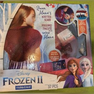 Frozen II Queen's knitted scarf DIY project